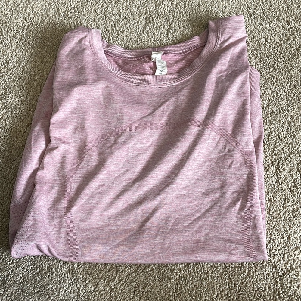 Swiftly swift lullulemon tshirt